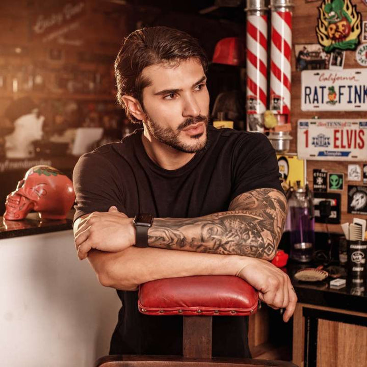 Pente Barba Forte penteando cabelo masculino