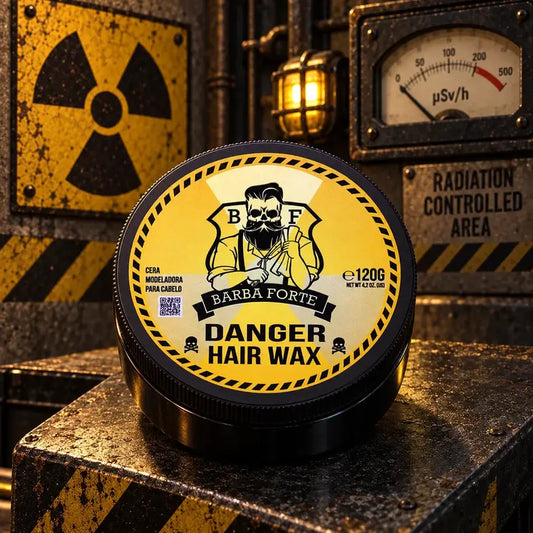 Cera modeladora Danger em bancada industrial com luz quente