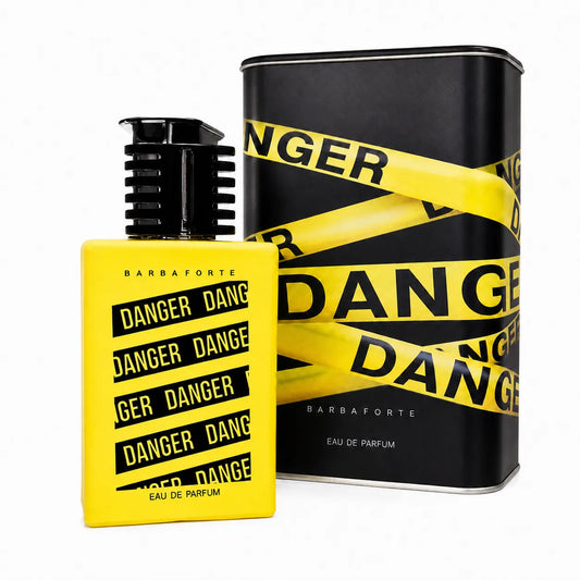 Eau de Parfum Danger Barba Forte com frasco amarelo e lata de apresentação preta em fundo branco