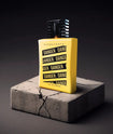 Eau de Parfum Danger Barba Forte sobre bloco de concreto, foto editorial de perfume masculino