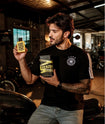 Eau de Parfum Danger Barba Forte com lata de apresentação em ambiente de barbearia